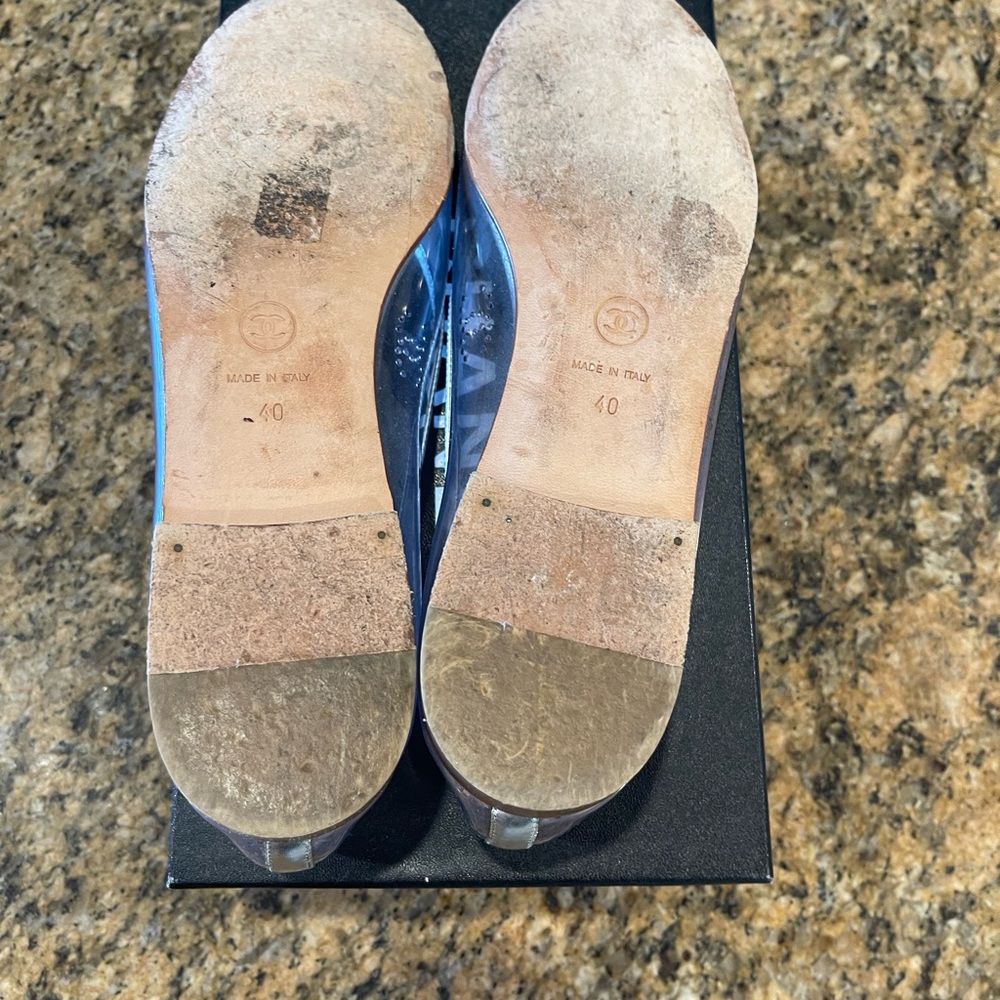 CHANEL Metallic Silver Blue Cap-Toe Jelly Flats - Picture 4 of 8